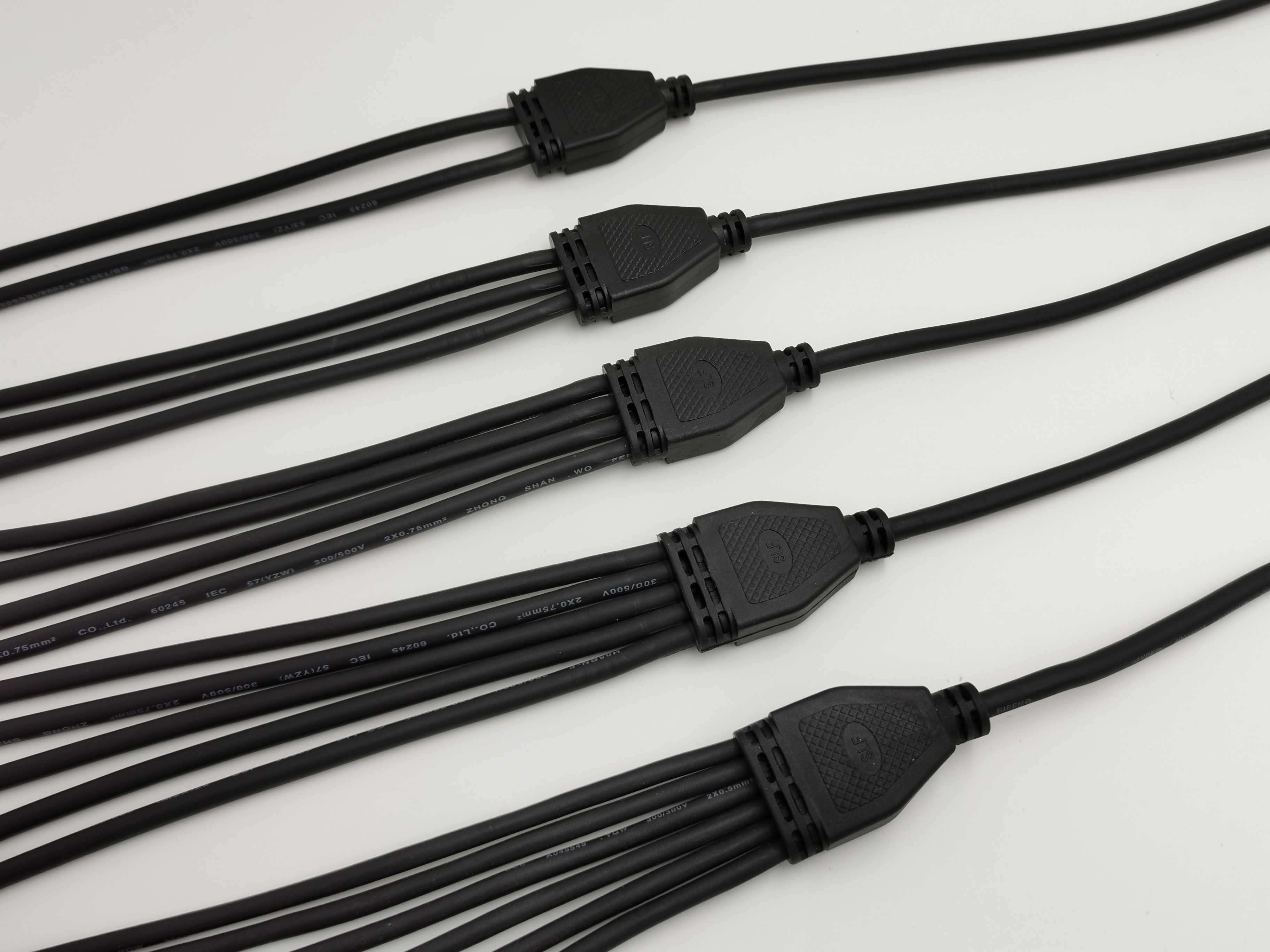 一拖二电源连接线 投光灯路灯展柜PVC一拖三电源连接器