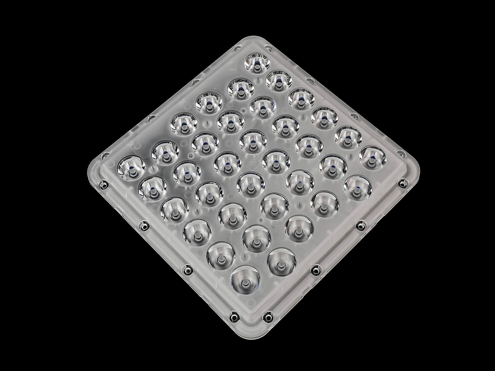體育場(chǎng)照明的36 顆 LED 高功率透鏡